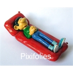 Gaston sur son lit de camp Gaston sur son lit de camp