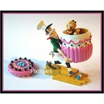 Pixi MORRIS : Lucky Luke Averell portant le gâteau de mariage avec Miss Belle dedans Pixi MORRIS : Lucky Luke Averell portant le gâteau de mariage avec Miss Belle dedans