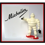 Pixi MICHELIN : Bibendum Bibendum peignant la signature Michelin