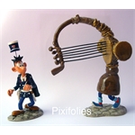 Gaston portant son Gaffophone et Longtarin Gaston portant son Gaffophone et Longtarin