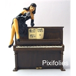 La Pin'up sur le piano La Pin'up sur le piano