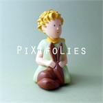 Pixi ST EXUPERY : Le Petit Prince / Collectoys Résine Le Petit Prince à Genoux