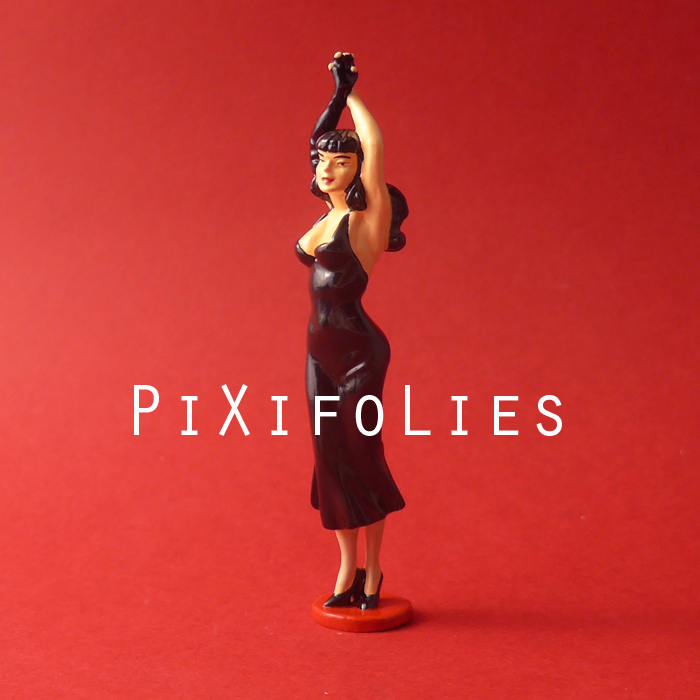 FIGURINE PIXI 5344 LA PIN-UP DEVANT SA COIFFEUSE COLLECTION BERTHET
