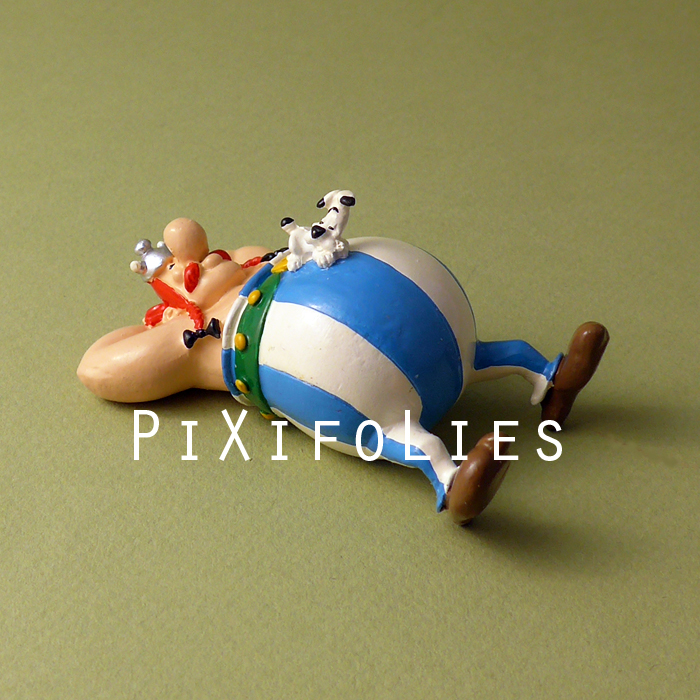 Pixi UDERZO : Astérix Obélix allongé avec Idéfix
