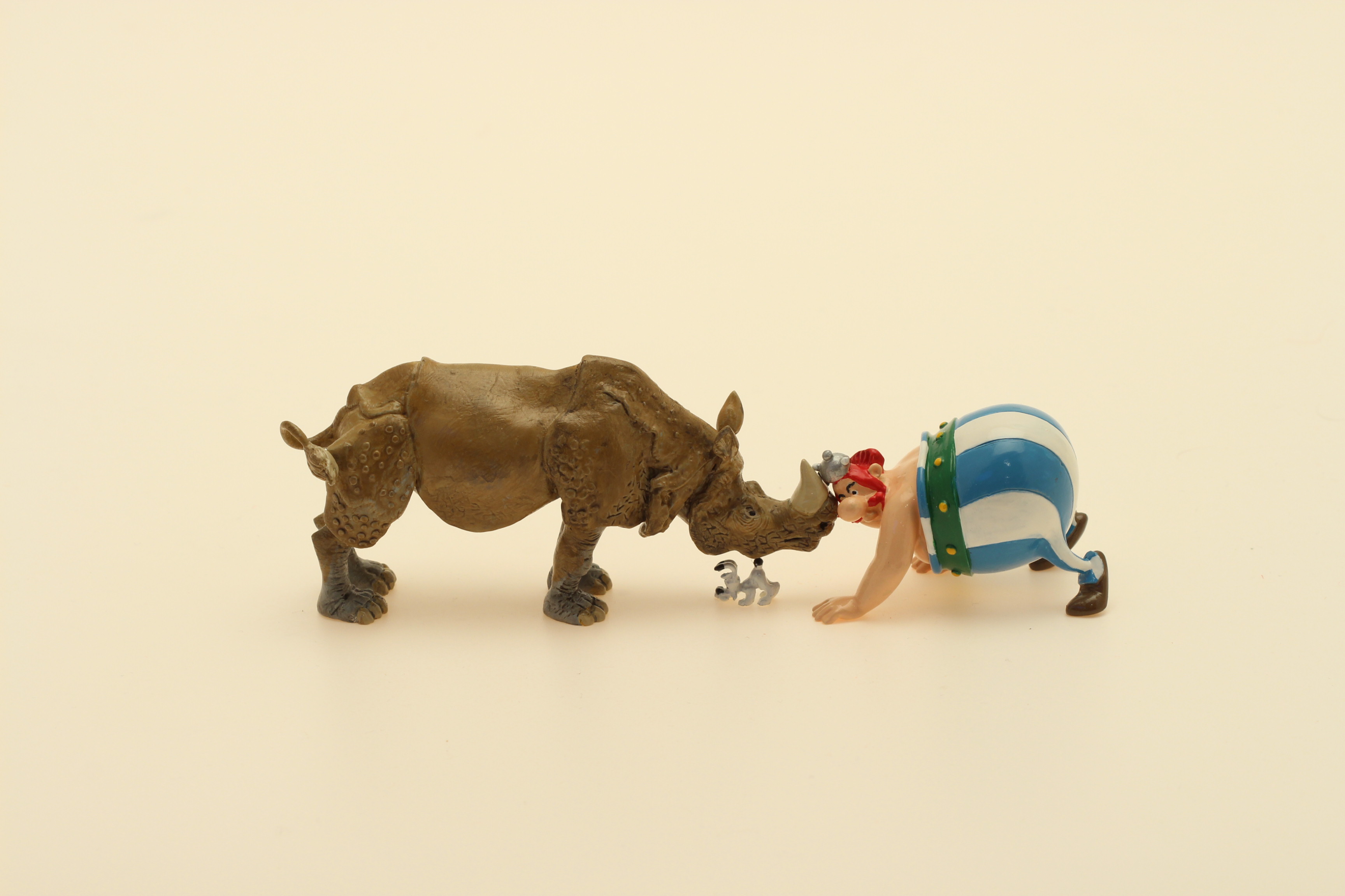 Pixi UDERZO : Astérix Classique Obelix face to face with the rhinoceros